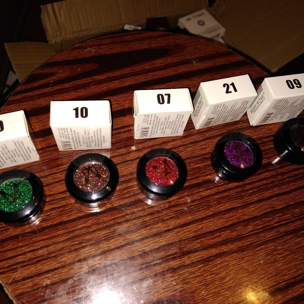 Eyeshadow - Picture 3 of 8